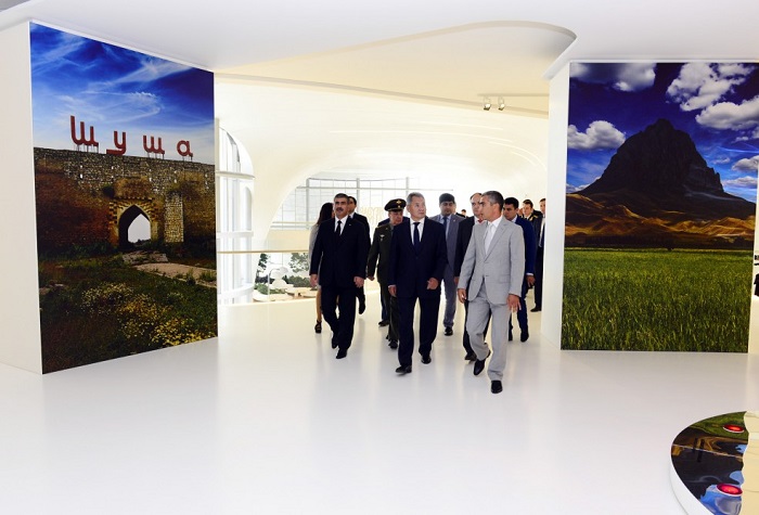 Russian Defense Minister visits Heydar Aliyev Center 
